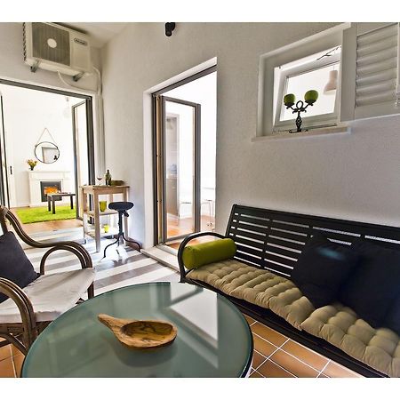 Boutique City Center View Apartments สปลิท ภายนอก รูปภาพ